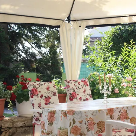 Robinson House In Vrvari With Balcony, Air Conditioning, Wifi, Dishwasher 5195-2 Holiday home Porec