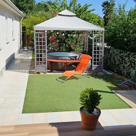 Robinson House In Vrvari With Balcony, Air Conditioning, Wifi, Dishwasher 5195-2 Poreč